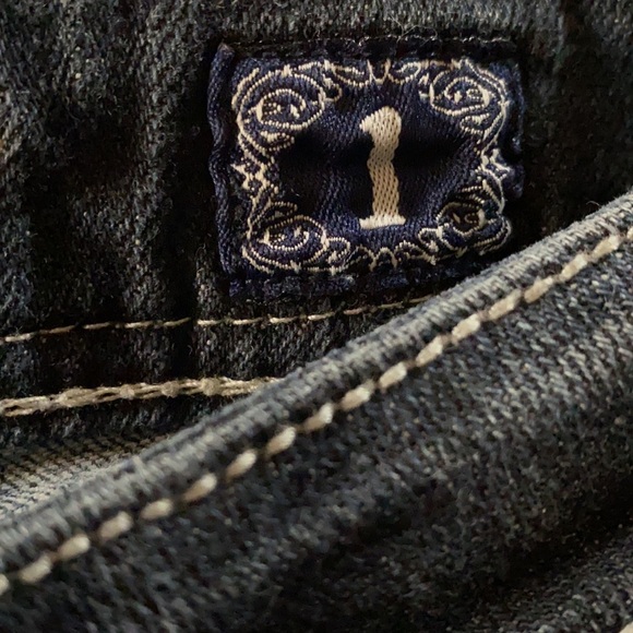 L.A. Idol Jeans - Picture 7 of 8